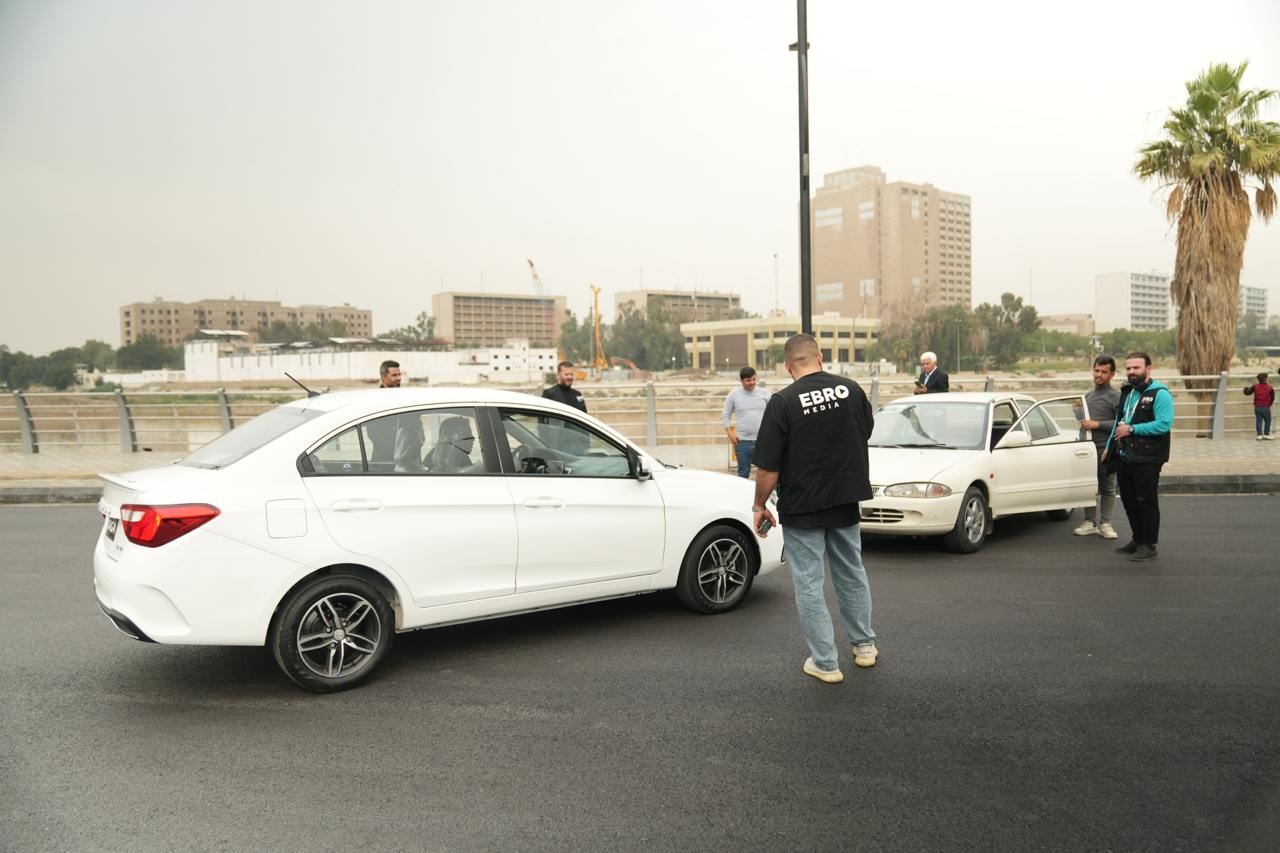 تصوير سيارات في موقع خارجي بإشراف فريق إيبرو