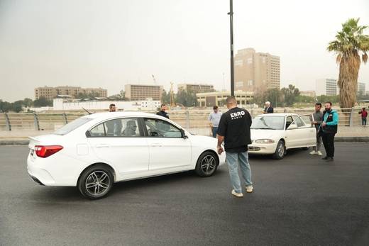تصوير سيارات في موقع خارجي