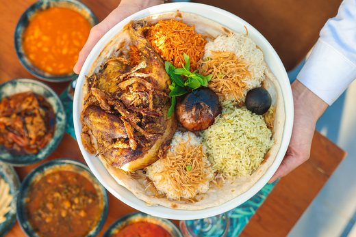 تصوير طبق رئيسي في مطعم صنارة